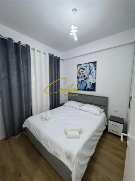Tirane, jepet me qera apartament 1+1 Kati 1, 57 m² 450 € (ALI DEMI)