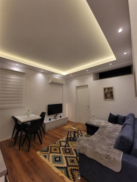 Tirane, jepet me qera apartament 1+1+Ballkon Kati 1, 50 m² 620 € (RRUGA E DURRESIT)