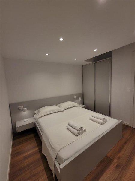 Tirane, jepet me qera apartament 1+1+Ballkon Kati 1, 50 m² 620 € (RRUGA E DURRESIT)