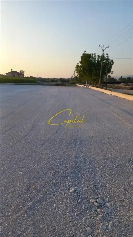 Tirane, jepet me qera toke , 3.000 m² (MEZEZ)