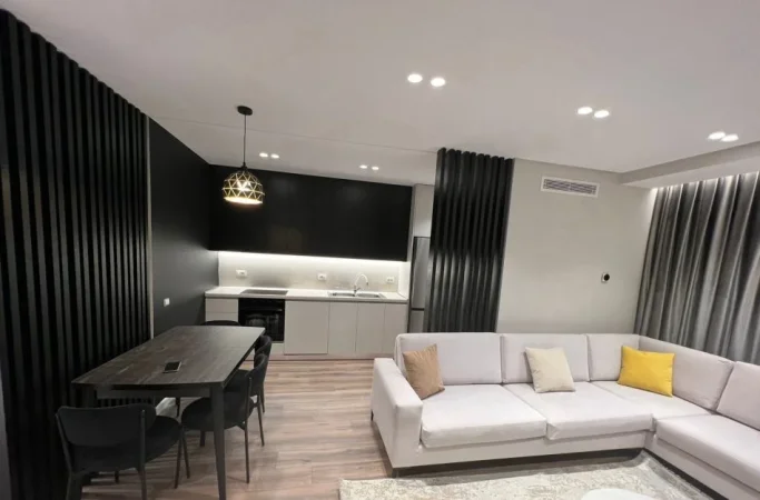 APARTAMENT ME QERA 2+1 ISH FUSHA E AVIACIONIT 700 EURO