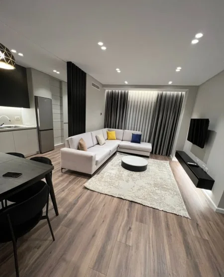 APARTAMENT ME QERA 2+1 ISH FUSHA E AVIACIONIT 700 EURO