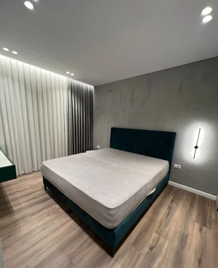 APARTAMENT ME QERA 2+1 ISH FUSHA E AVIACIONIT 700 EURO