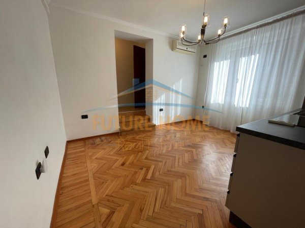 Tirane, jap me qera apartament 1+1+Ballkon Kati 2, 75 m² 600 € (SHKOLLA E BALETIT)