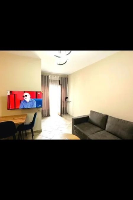 Tirane, jepet me qera apartament 1+1 Kati 15, 60 m² 600 € (QENDER)