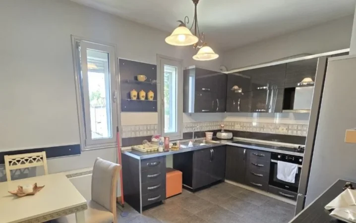 Tirane, jepet me qera apartament duplex Dublex Kati 2, 240 m² 1.000 € (rruga don bosko , rruga jordan misja , bulevardi i ri)