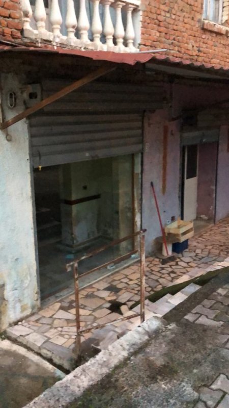 Tirane, jap me qera ambjent biznesi Kati 1, 64 m² 300 € (Rruga Zyber Zeneli, Kombinat)