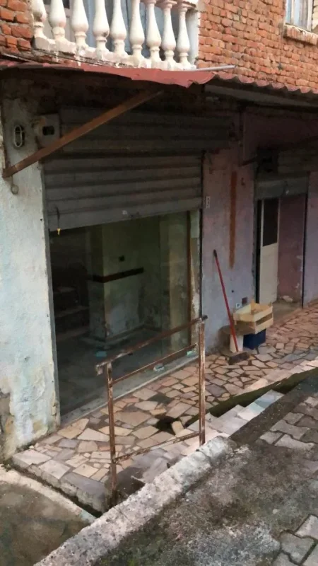 Tirane, jap me qera ambjent biznesi Kati 1, 64 m² 300 € (Rruga Zyber Zeneli, Kombinat)