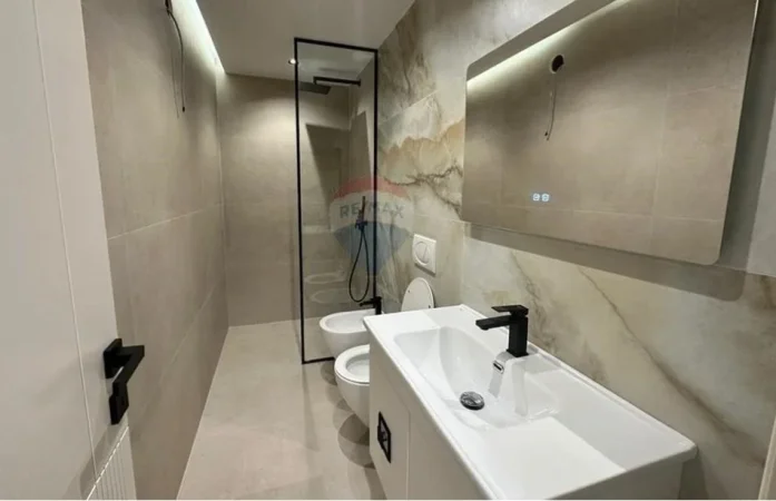 Tirane, shitet apartament 1+1 Kati 3, 47 m² 138.000 € (Rruga Muhamet Gjollesha)