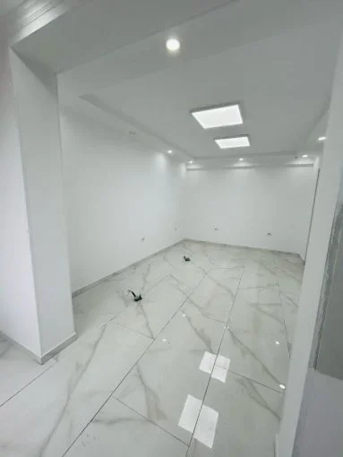 Tirane, jepet me qera dyqan Kati 1, 50 m² 600 € (rruga e dibres)