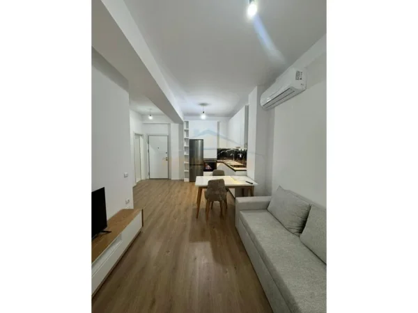 Tirane, jap me qera apartament 1+1+Ballkon Kati 2, 63 m² 450 € (ALI DEMI)