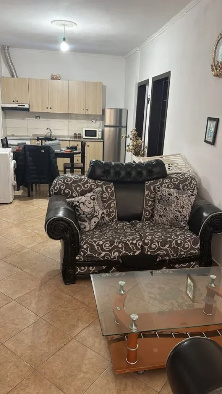 Tirane, jepet me qera Vile 2+1 Kati 1, 100 m² 400 € (Rruga Abedin Cici)