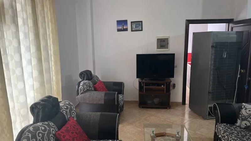 Tirane, jepet me qera Vile 2+1 Kati 1, 100 m² 400 € (Rruga Abedin Cici)