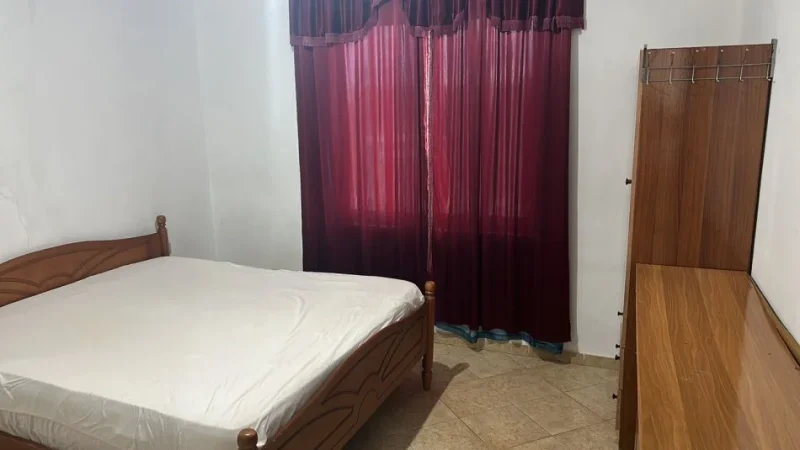 Tirane, jepet me qera Vile 2+1 Kati 1, 100 m² 400 € (Rruga Abedin Cici)