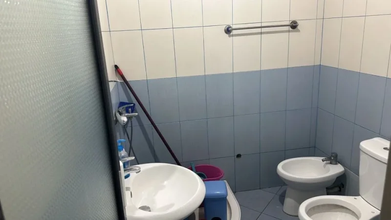 Tirane, jepet me qera Vile 2+1 Kati 1, 100 m² 400 € (Rruga Abedin Cici)