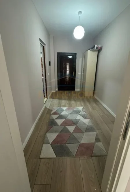 Qera, Apartament 2+1 tek Thesari, Fresk
