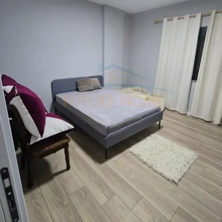 Qera, Apartament 2+1 tek Thesari, Fresk