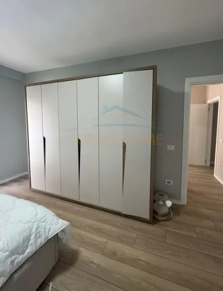 Qera, Apartament 2+1 tek Thesari, Fresk