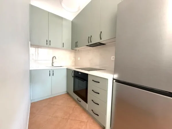Tirane, jepet me qera apartament 2+1 Kati 2, 85 m² 799 € (KISHA KATOLIKE)