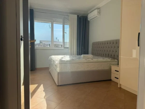 Tirane, jepet me qera apartament 2+1 Kati 2, 85 m² 799 € (KISHA KATOLIKE)