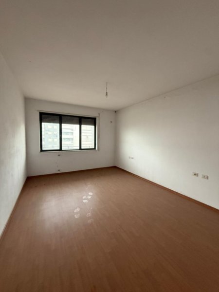 Tirane, shitet apartament 2+1 , 130 m² 230.000 € (MBIKALIMI KRISTALIT)