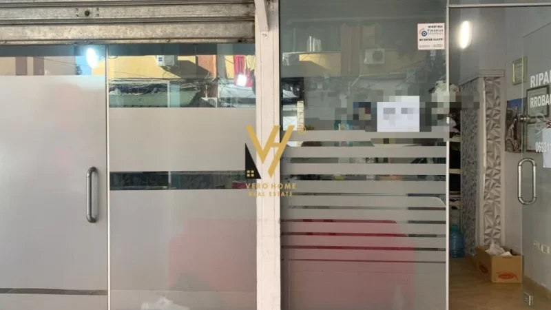 Tirane, jepet me qera dyqan Kati 0, 25 m² 400 € (21 DHJETORI)