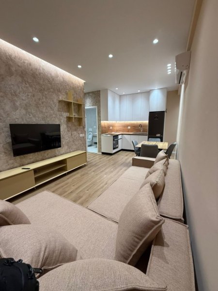 Tirane, jepet me qera apartament 1+1+Ballkon Kati 2, 70 m² 420 € (SHKOZE)