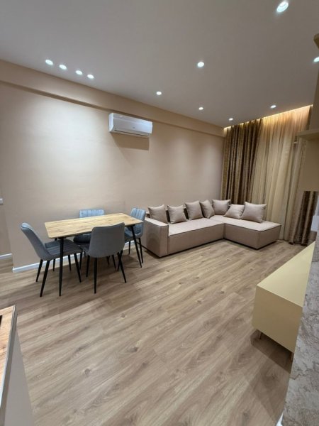 Tirane, jepet me qera apartament 1+1+Ballkon Kati 2, 70 m² 420 € (SHKOZE)