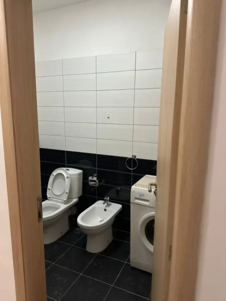 Tirane, jepet me qera apartament 1+1+Ballkon Kati 4, 70 m² 450 € 