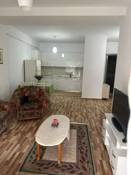 Tirane, jepet me qera apartament 1+1+Ballkon Kati 4, 70 m² 450 € 