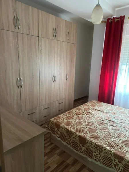 Tirane, jepet me qera apartament 1+1+Ballkon Kati 4, 70 m² 450 € 