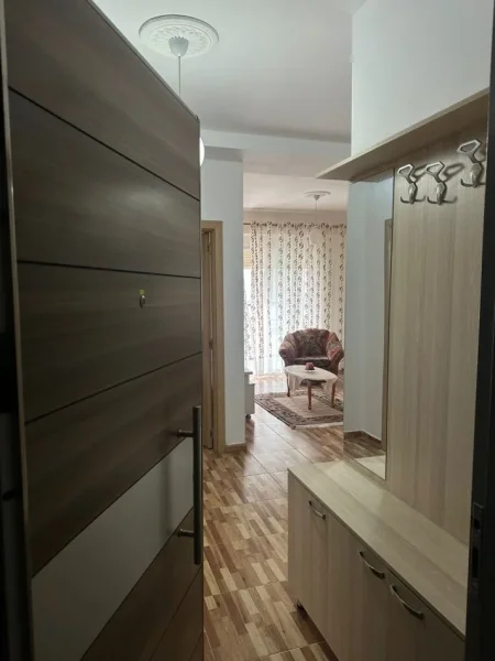Tirane, jepet me qera apartament 1+1+Ballkon Kati 4, 70 m² 450 € 