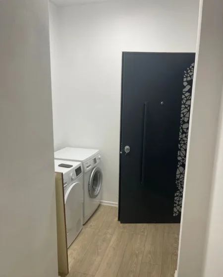 Tirane, jepet me qera apartament 1+1+Ballkon Kati 1, 60 m² 500 € 
