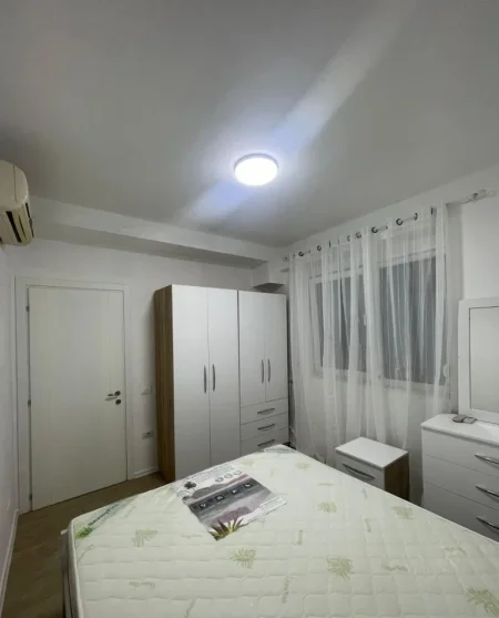 Tirane, jepet me qera apartament 1+1+Ballkon Kati 1, 60 m² 500 € 