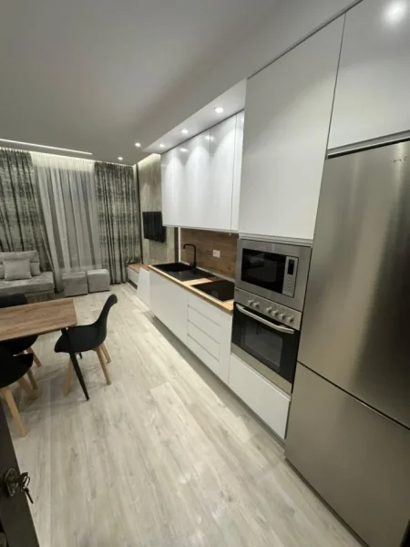 Tirane, jepet me qera apartament 1+1+Ballkon Kati 1, 70 m² 700 € 