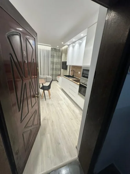 Tirane, jepet me qera apartament 1+1+Ballkon Kati 1, 70 m² 700 € 