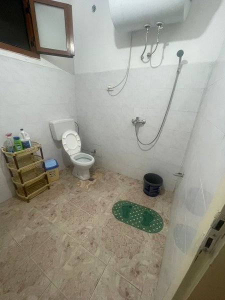 Jepet me qira garsoniere e madhe (gati 1+1) në Jordan Misja. 300 €