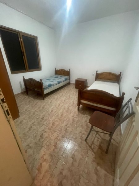 Jepet me qira garsoniere e madhe (gati 1+1) në Jordan Misja. 300 €