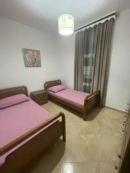 Tirane, jepet me qera apartament 2+1 Kati 5, 80 m² 500 € (Blloku Ambasadave)