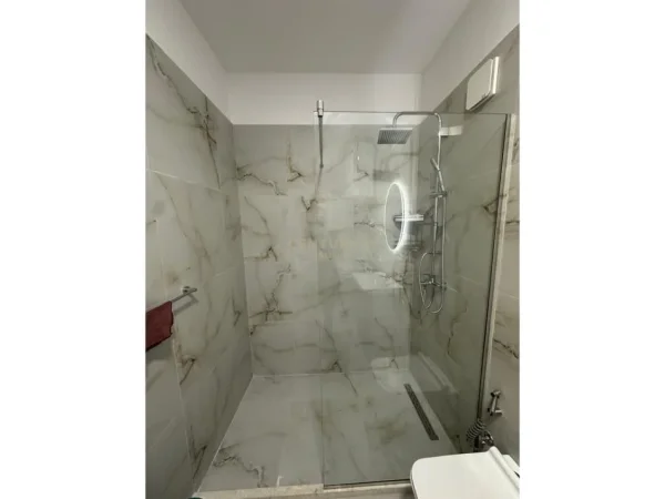 Tirane, jepet me qera apartament 2+1+Ballkon Kati 4, 100 m² 900 € (zogu zi)