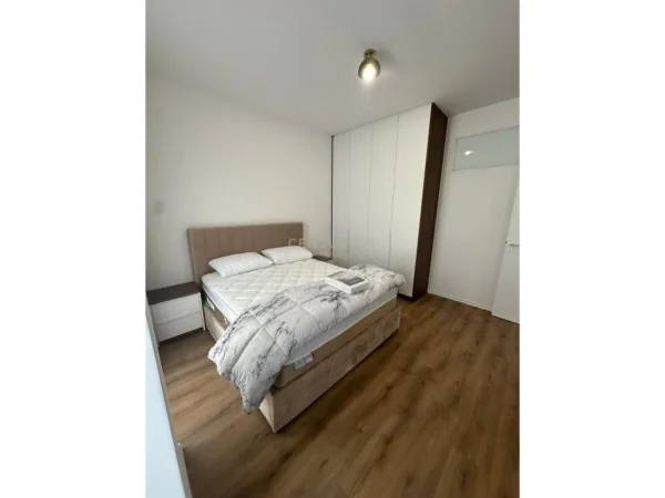 Tirane, jepet me qera apartament 2+1+Ballkon Kati 4, 100 m² 900 € (zogu zi)
