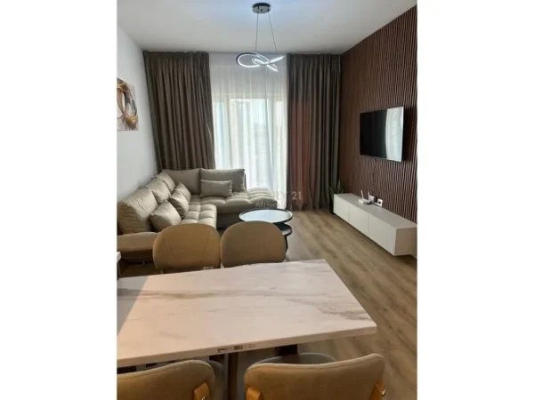 Tirane, jepet me qera apartament 2+1+Ballkon Kati 4, 100 m² 900 € (zogu zi)
