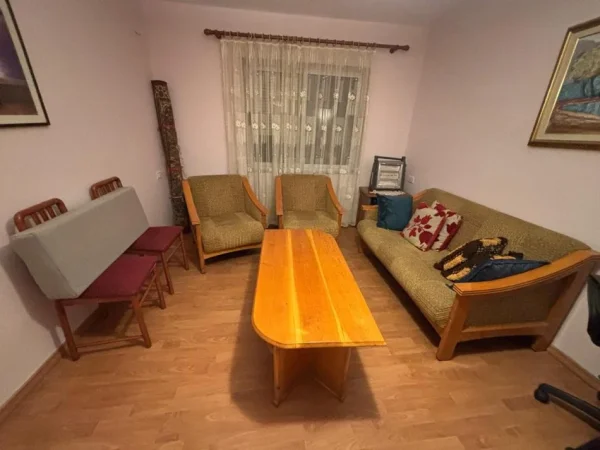 Tirane, jap me qera apartament 1+1 Kati 2, 62 m² 500 € (Rruga Bardhok Biba)