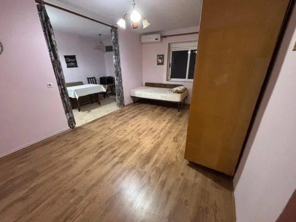 Tirane, jap me qera apartament 1+1 Kati 2, 62 m² 500 € (Rruga Bardhok Biba)