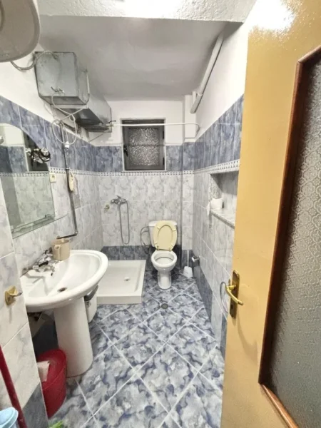 Tirane, jap me qera apartament 1+1 Kati 2, 62 m² 500 € (Rruga Bardhok Biba)