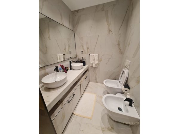 Tirane, shitet apartament duplex 4+1+Aneks+Ballkon Kati 5, 242 m² 630.000 € (komuna parisit)