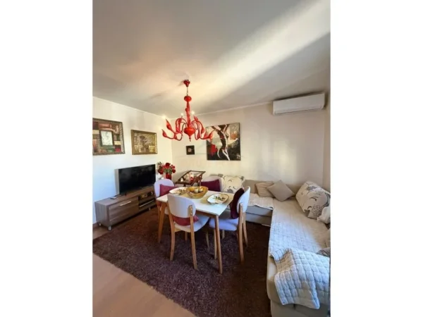 Tirane, shitet apartament 1+1+Ballkon Kati 6, 63 m²