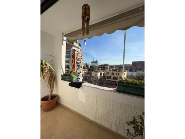 Tirane, shitet apartament 1+1+Ballkon Kati 6, 63 m²