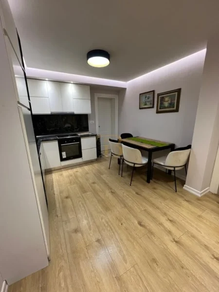 Tirane, jepet me qera apartament 2+1 Kati 5, 90 m² 630 € (oxhaku)