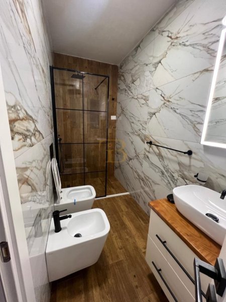 Tirane, jepet me qera apartament 2+1 Kati 5, 90 m² 630 € (oxhaku)